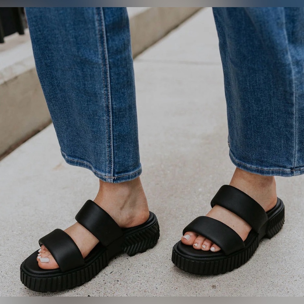 SOREL
Ona Streetworks Platform Slide Sandals Black Sz 7.5